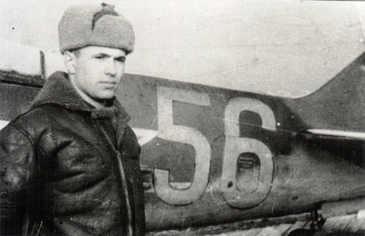 Скоморохов николай михайлович советский лётчик. Героя советского союза николая михайловича скоморохова. Скоморохов летчик дважды герой советского союза. Скоморохов летчик. 10.
