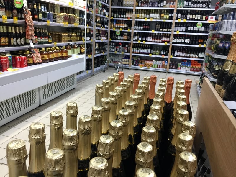 Склад алкогольной продукции. Оптово розничный алкогольный. Оптово розничный алкогольный. Белорусский алкоголь. Импортный алкоголь.