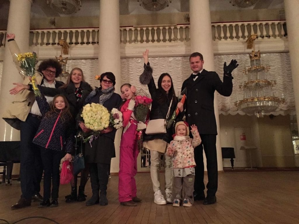 К.Сундукова с детьми и внучками