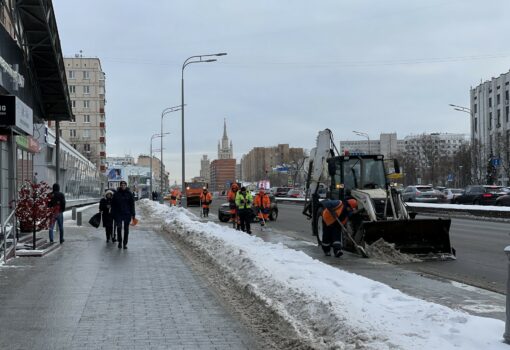 техника, уборка снега, трактор , рабочие. Фото Наталии Бахаревой