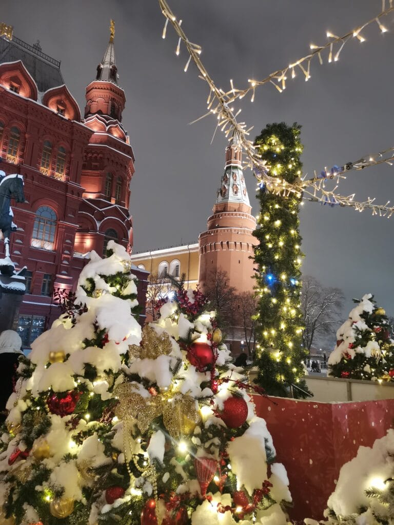 Елка, Москва, Исторический музей, зима, подсветка. Фото Елены Смойкиной