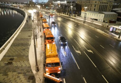 техника, зима, уборка снега. Фото Юлии Смагринской.