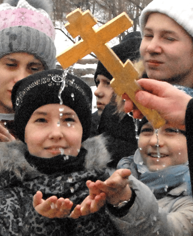 Крещение грех. Крещение в москве. беспредел на крещение. крещение традиции. фото проруби зимой.