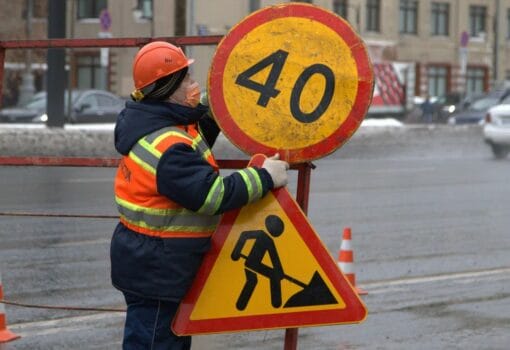Мосводосток, ливневка, снег, оттепель, очистка ливневок. ФОто Полины Гусаровой