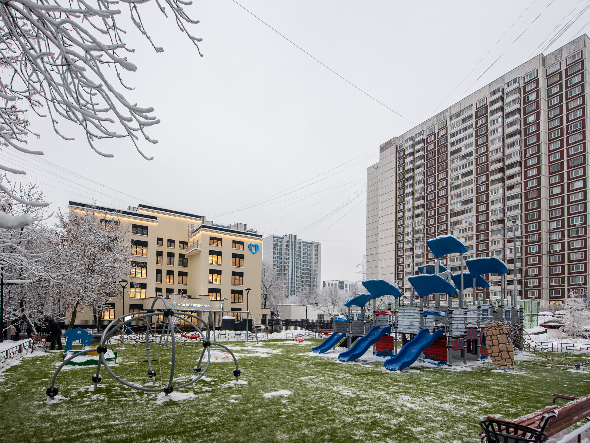 Поликлиника, благоустройство, зима, Фото КГХ