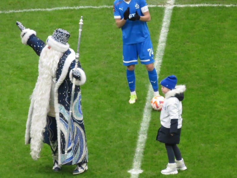 футбол, Динамо-Оренбург, дед мороз, фото Владимир Сабадаш