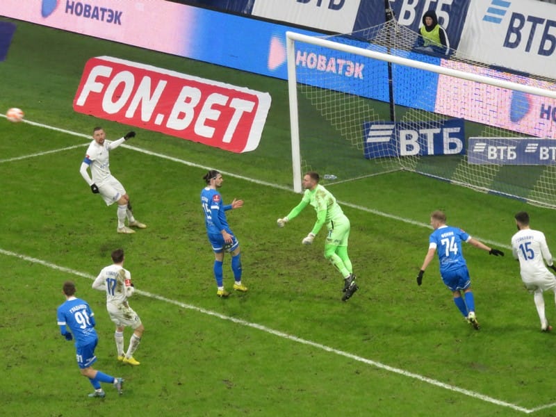 футбол, Динамо-Оренбург, фото Владимир Сабадаш