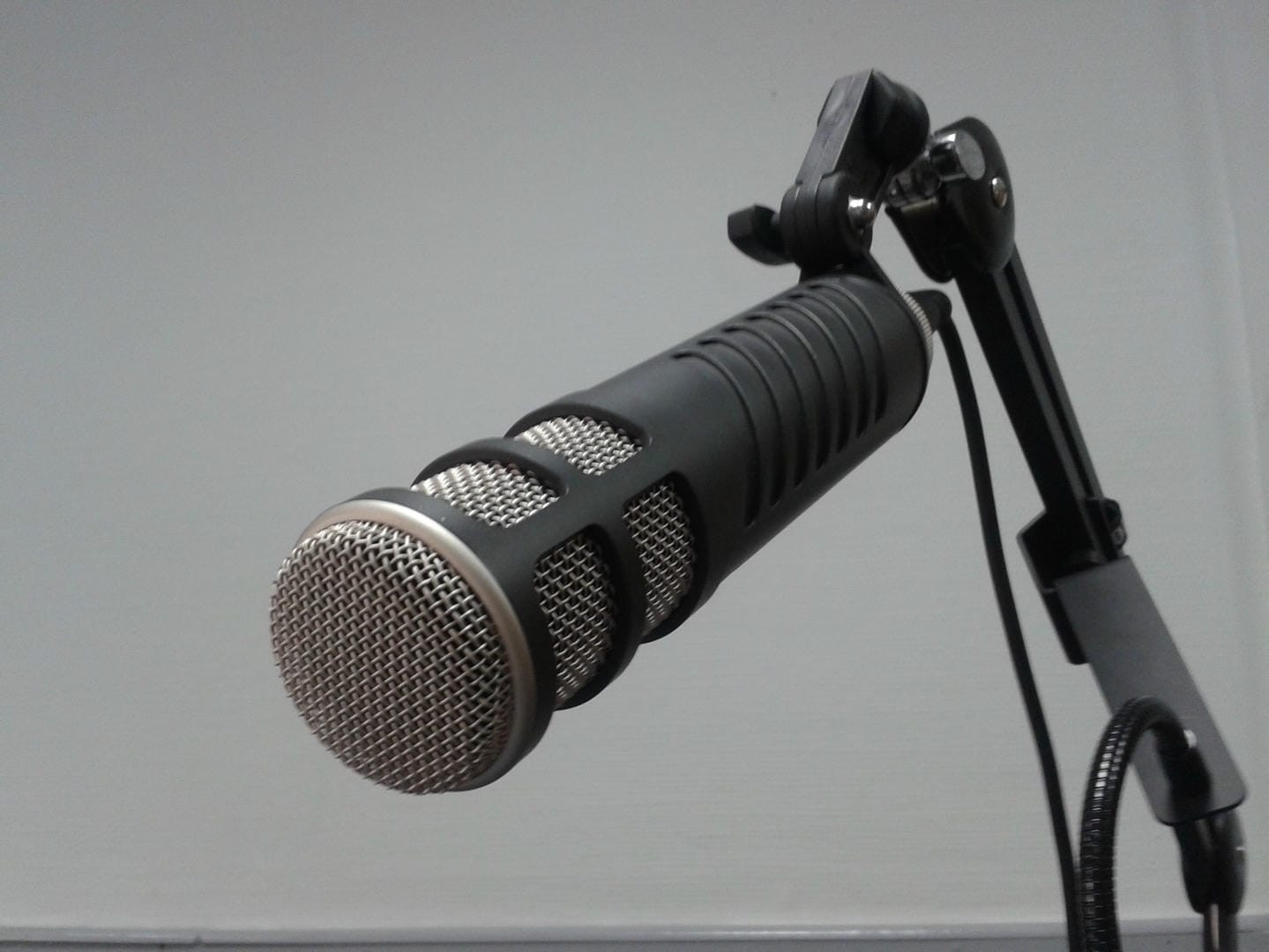 микрофон, радио, читать вслух