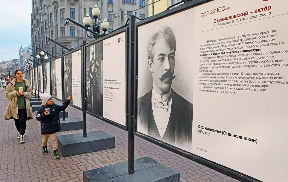 Arbat, exhibition, photo by Mikhail Kovalev