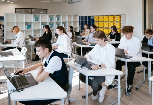 МЭШ дети за компьютером Фото от Моны