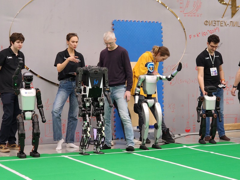 робот, фото Юлии Смагринской