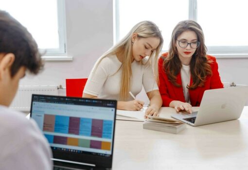 студенты от Моны