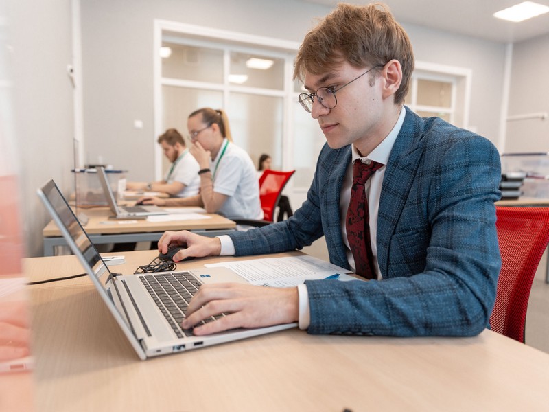 студенты от Моны