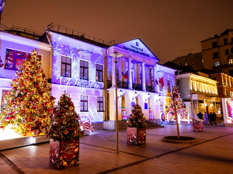 Новогоднее украшение МГПУ Садовая-Самотечная ул. 8