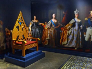 «Романовы. Из Петергофа в Москву»