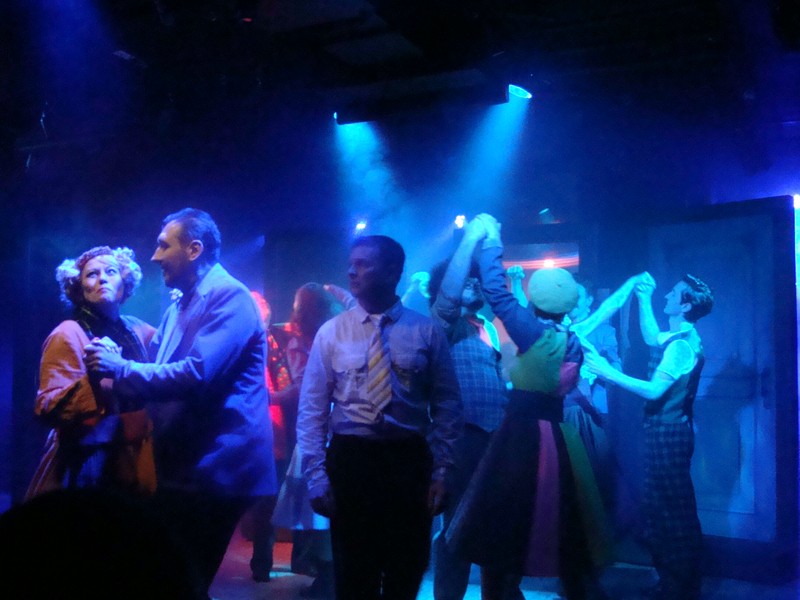 Танцы в коммуналке