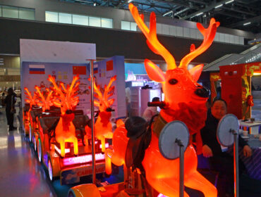 Крылатые качели, карусели, динозавры и виртуальная реальность