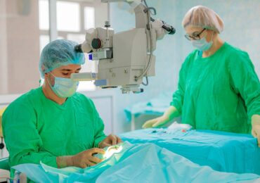 Внедрен инновационный метод лечения болезни Коатса