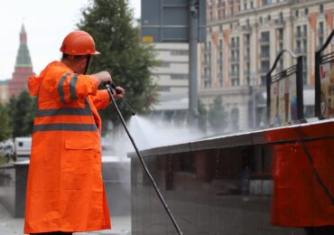 Более 700 подземных и надземных пешеходных переходов промоют в Москве