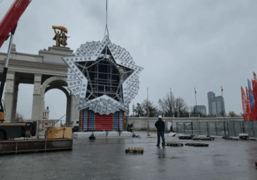 Ко Дню Победы Москву украсят более 3500 декоративных конструкций