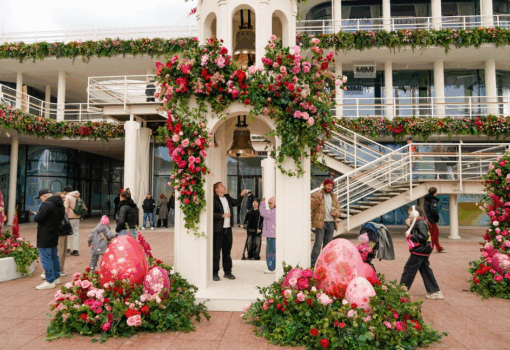 Пасха, Пушкинская набережная, Фото Светланы Нафиковой / агентство «Москва»