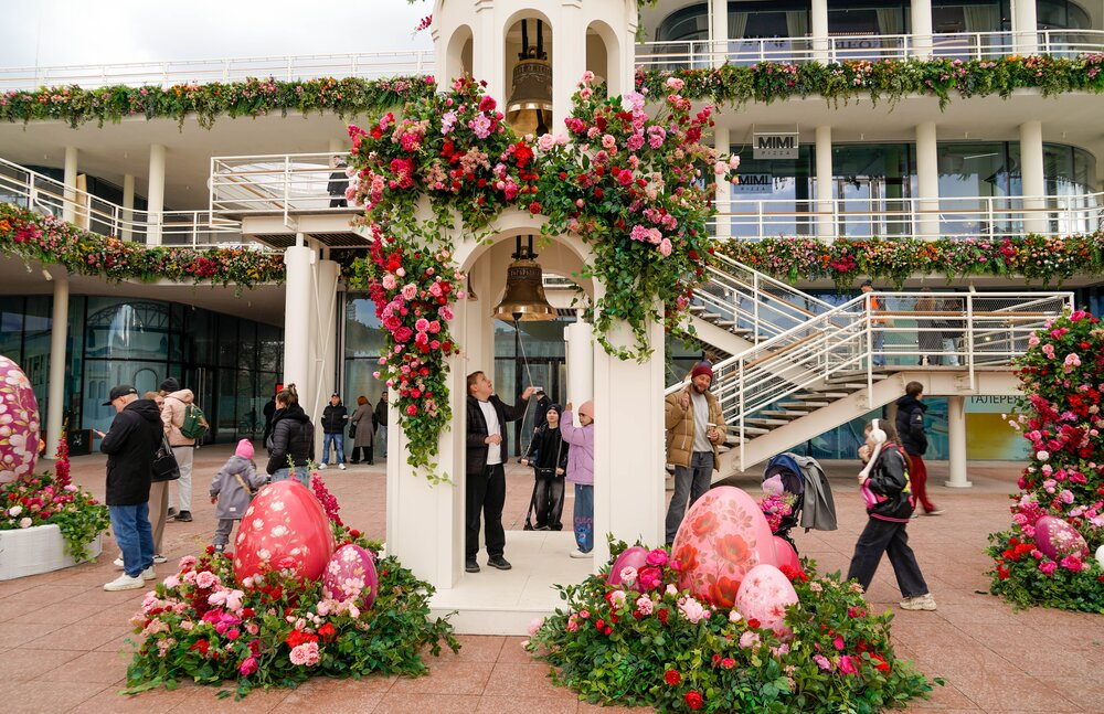 Пасха, Пушкинская набережная, Фото Светланы Нафиковой / агентство «Москва»