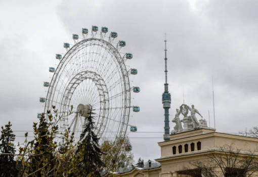 вднх, колесо обозрения, апрель, тучи, Фото Светланы Нафиковой / агентство «Москва»