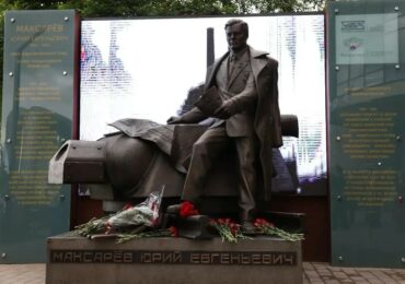 Открыт памятник Герою Социалистического Труда Юрию Максарёву 