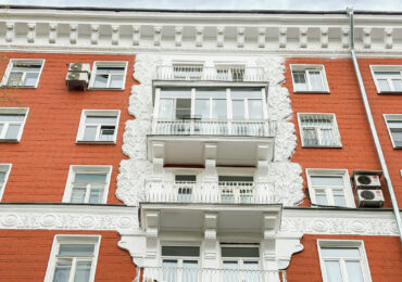 Дом в стиле советский неоклассицизм отремонтировали в Гагаринском районе Москвы