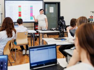 В школах обновят кабинеты информационных технологий