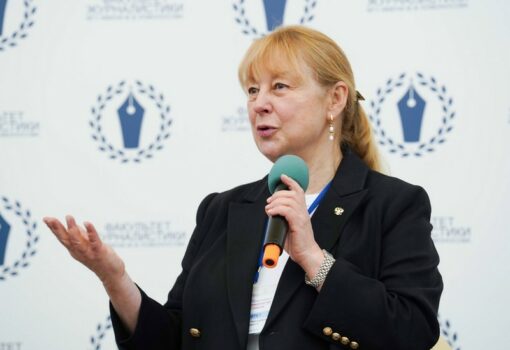 декан факультета Журналистики МГУ Е.Л.Вартанова Фото МП