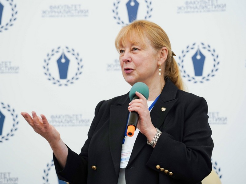 декан факультета Журналистики МГУ Е.Л.Вартанова Фото МП